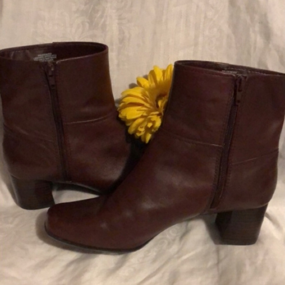 NINE WEST EUC Leather Square Toe boots With 2"heel
